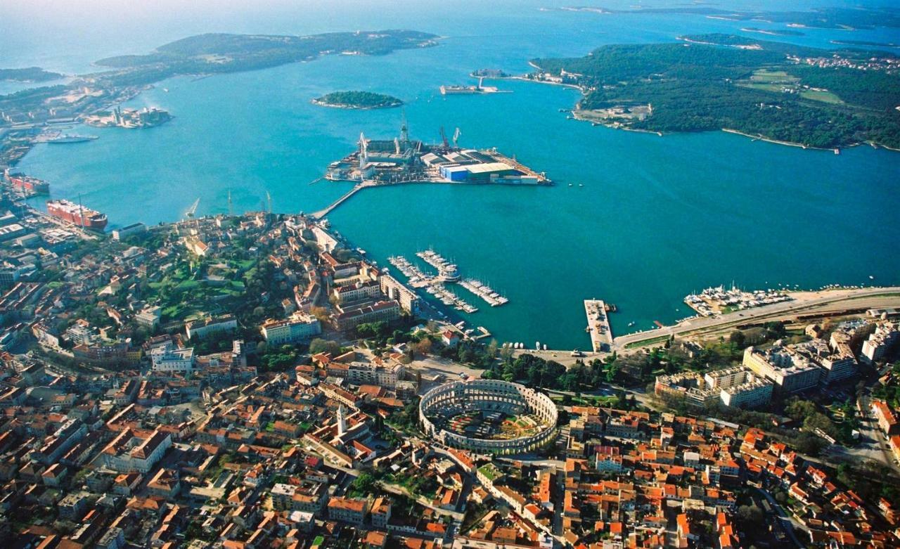 Two Bedroom Apartment, Nice Neighborhood, Free Parking, Wifi Pula Exterior photo